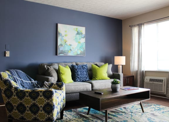 Living Area at Wyndemere Apartments, Franklin, OH, 45005