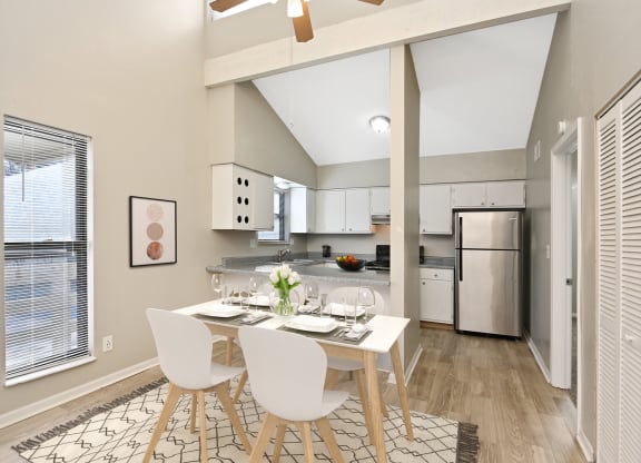 Dining & Kitchen Area
