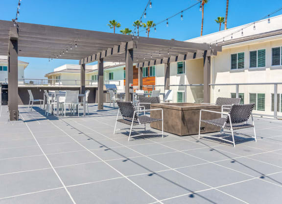 Community Grill Stations at Bixby Hill Apartments, California