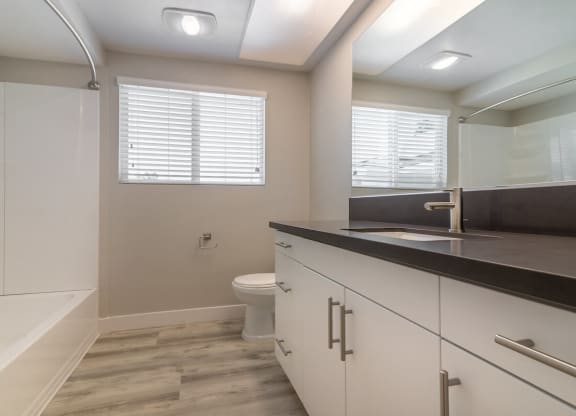 Bathtub at Bixby Hill Apartments, Long Beach, CA