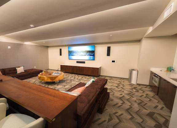Virtual reality room with ample seating