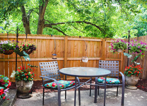 Seating area at Walnut Creek Townhomes, Ohio