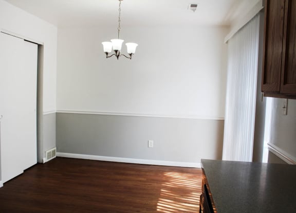 Walnut Creek Townhomes Dining at Walnut Creek Townhomes, Cincinnati, OH