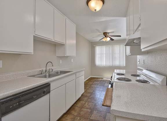 Fitted Kitchen at WOODSIDE VILLAGE, West Covina, CA, 91792