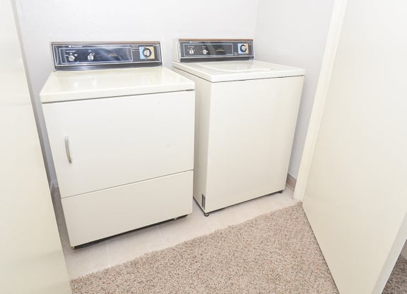 Washer/Dryer Hookups