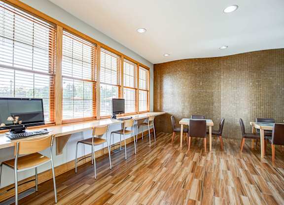 Business Center With Computers at Williams Reserve, Palatine, IL, 60074
