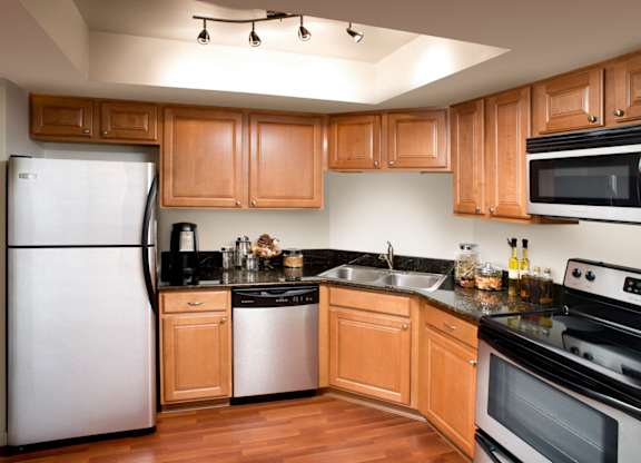 Upgraded kitchen at Versailles on the Lakes Oakbrook*, Oakbrook Terrace