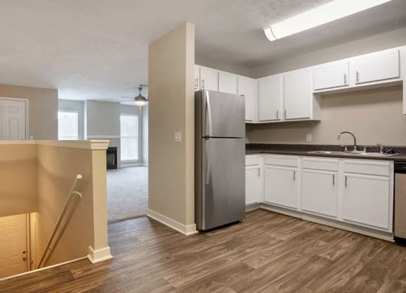 Contemporary Kitchen at Ridgeland Place Apartment Homes, Mississippi, 39157