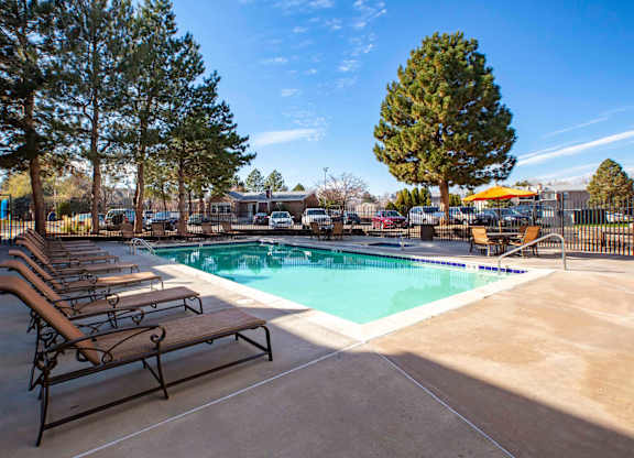 The Huntington Apartments Pool