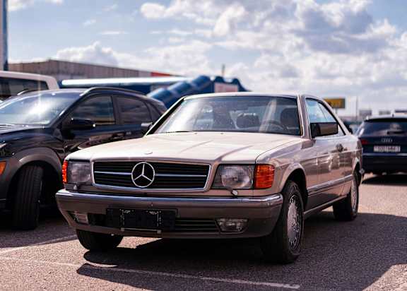 a row of cars parked in a parking lot