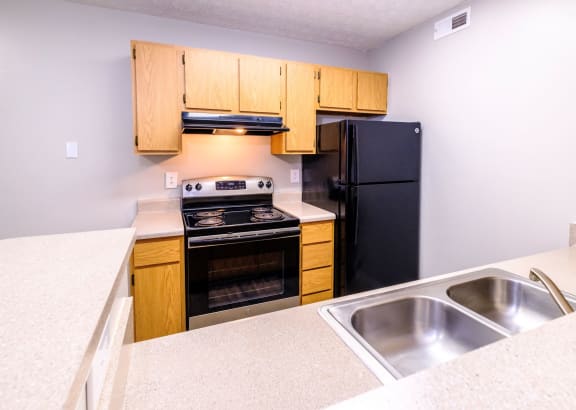 Elegant Exterior View at Sterling Park Apartments, Grove City, 43123