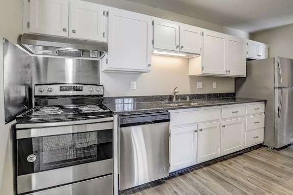Roberts Manor Apartments property image