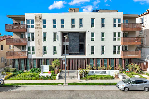 The Urbanpolitan Luxury Apartments in Los Angeles property image