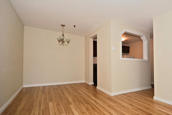 10-214 Harlington Crescent property image