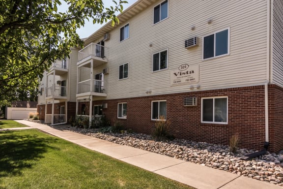 Stanford Court Apartments in Grand Forks ND