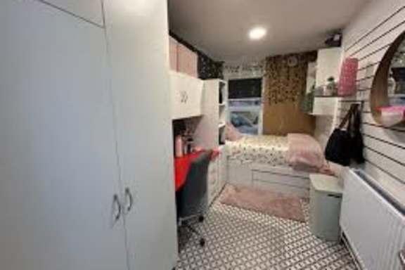 8 bed Standard grade image