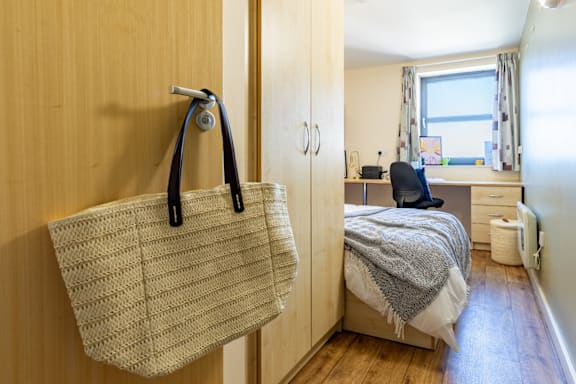 Lower Ground Floor En Suite grade image