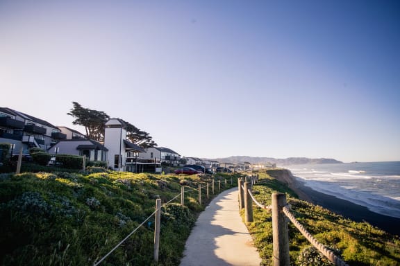 Pathway along the beach cliffs with Oceanaire on the left