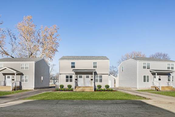 A row of houses with trees in the background at Poplar Place Apartments, Illinois 62703