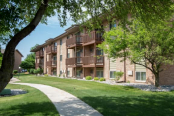 East Lansing Apartments | Berrytree Apartments near East Lansing MI