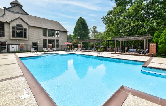 Outdoor Commons at Park Laureate in Jeffersontown, Louisville, KY 40220