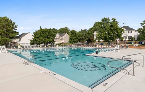 the swimming pool at the estates at johnsbury apartments
