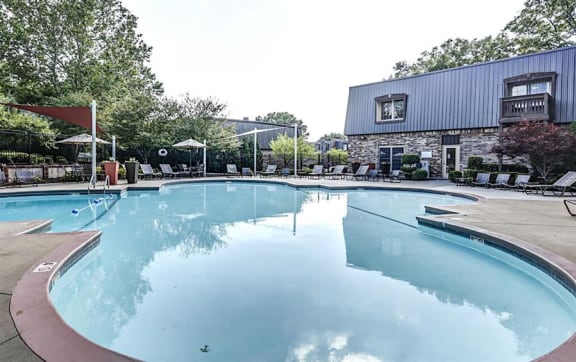 Swimming pool at London House Apartments, Kansas