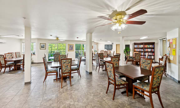 Social lounge at Woodlands at Forbes Lake Apartments in Kirkland WA