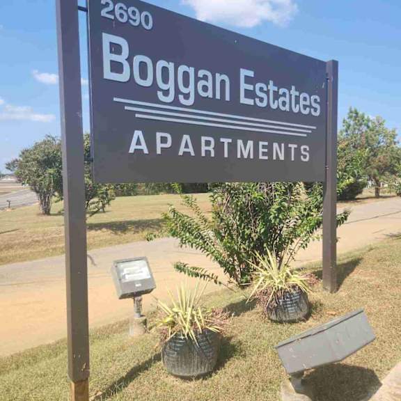 boggan sign at boggan estates apartments, mississippi