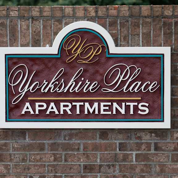sign yorkshire place apartments
1504 yorkshire dr., howell, mi 48843