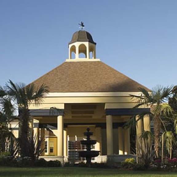 a fountain in front of a building with a cupola