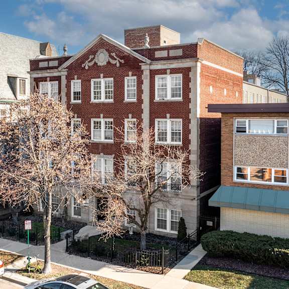 exterior view at pleasant oak apartments, illinois