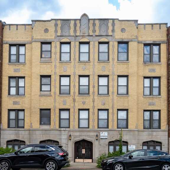 exterior at evelyn apartments, oak park, il, 60304