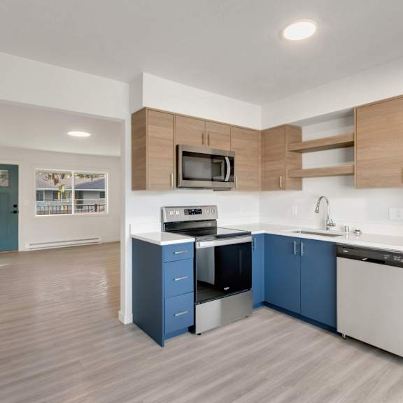 the preserve at ballantyne commons apartment kitchen and living room