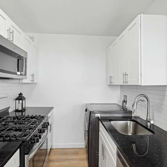 black appliances at stratford at southern towers, alexandria, 22311