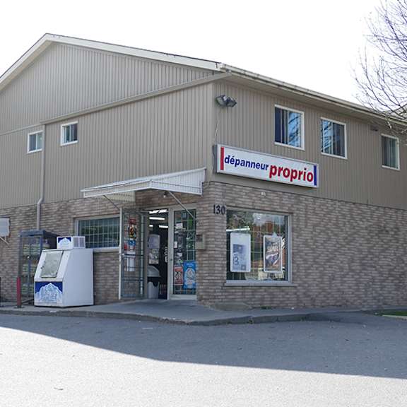 a building with a sign that says "idpanner propri" on it.