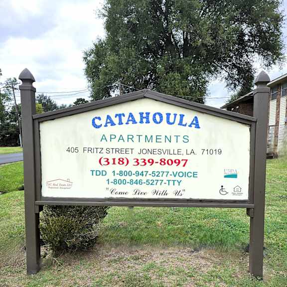 a sign for catahoula apartments in jonesville, la.