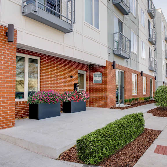 exterior view of the apartments at cobblestone square in fredericksburg at the point apartments on 38th, virginia, 23508