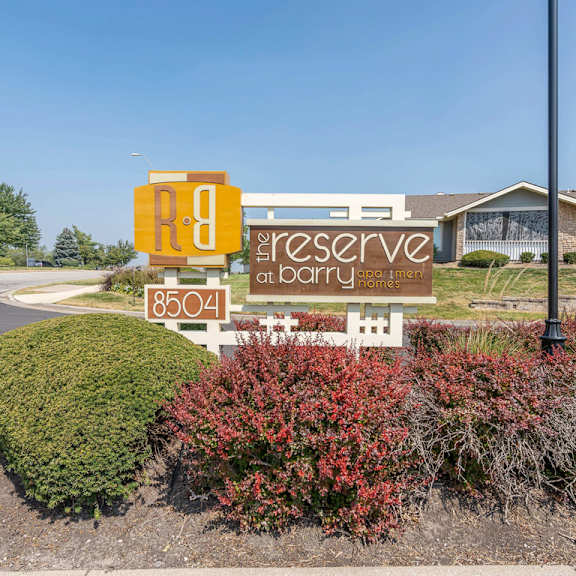 property sign at the reserve at barry apartments, kansas city, missouri