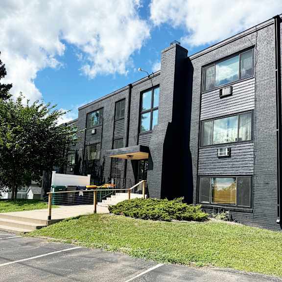 river falls apartments exterior