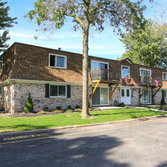 liberty square apartments – one-bedroom, one-full bath units – two-bedroom, one-full bath units – near ub north – sweet home schools – patios – bike racks - storage units - pet friendly 