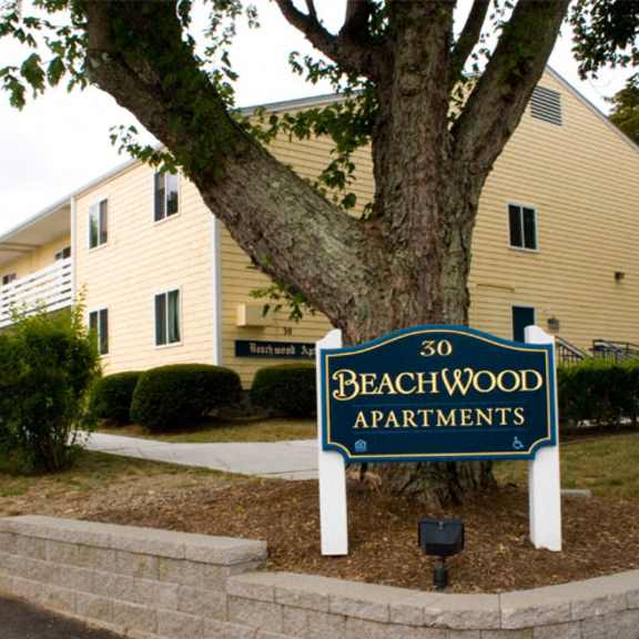 beachwood apartments sign and building