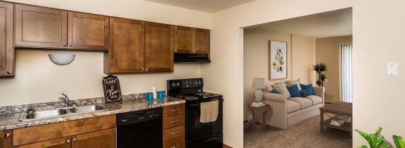 Grand Forks, ND Stanford Court Apartments | Kitchen