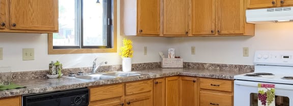 Hazelwood Townhomes - Kitchen