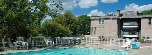 Valley View Apartments in Golden Valley, MN | Pool