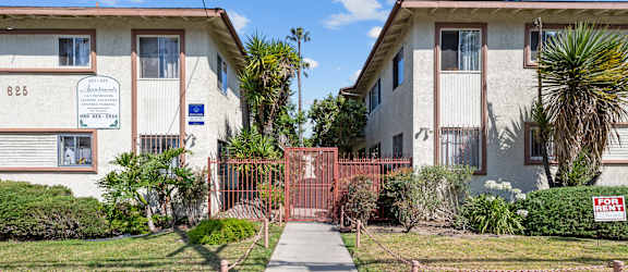 621-625 W. Hyde Park Blvd. property image