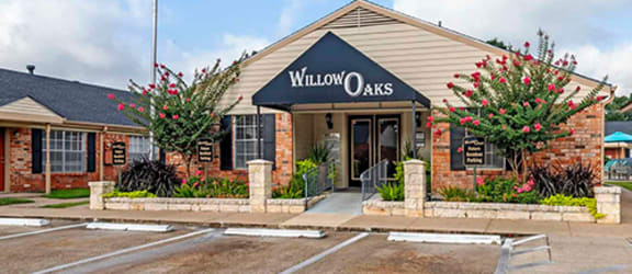 Willow Oaks property image