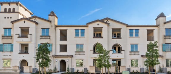Vernola Marketplace | BRAND-NEW LUXURY APARTMENTS property image