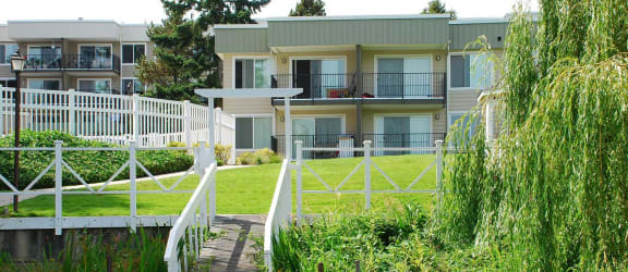 1 2 Bedroom Apartments in SeaTac Landing at Angle Lake