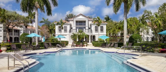 Hamptons on Heron Bay pool area